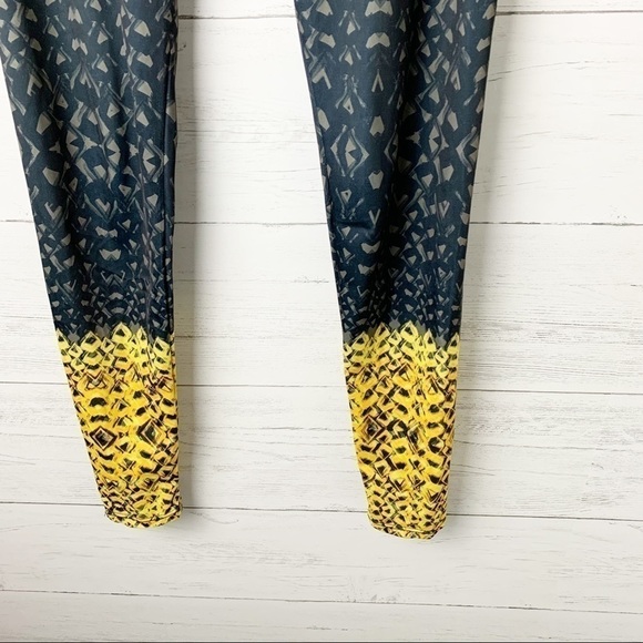 Onzie Sky geometric printed leggings grey yellow colour block high rise XS - Picture 7 of 13